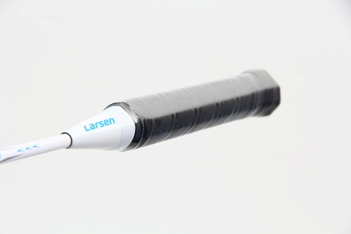 Ракетка бадминтонная (чехол полный), алюминий+карбон, ручка G4 Larsen R-400 500_333