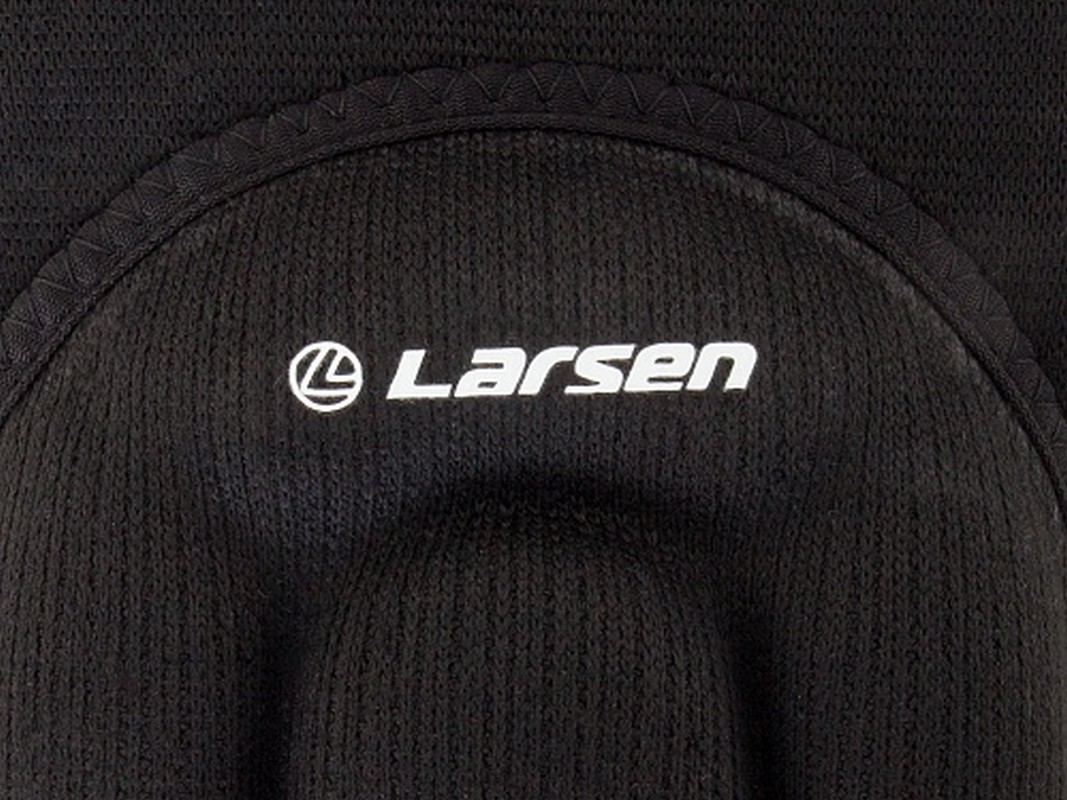 Защита колена, Junior Larsen 6755 черный 1067_800